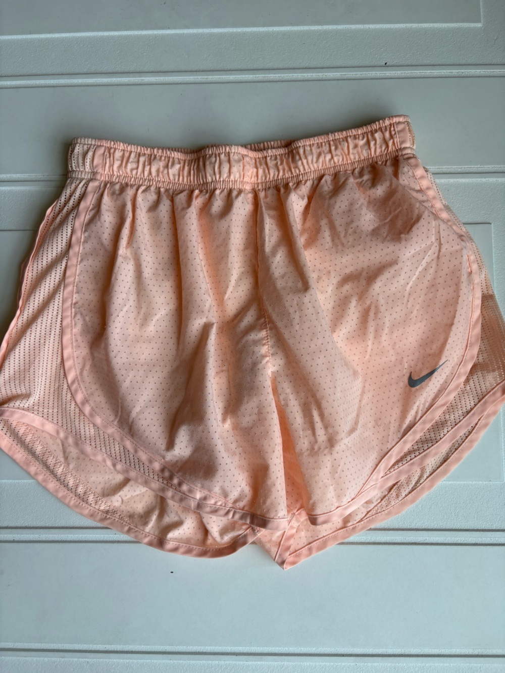 Nike Women’s Running Shorts Dri-Fit Size Small Peach